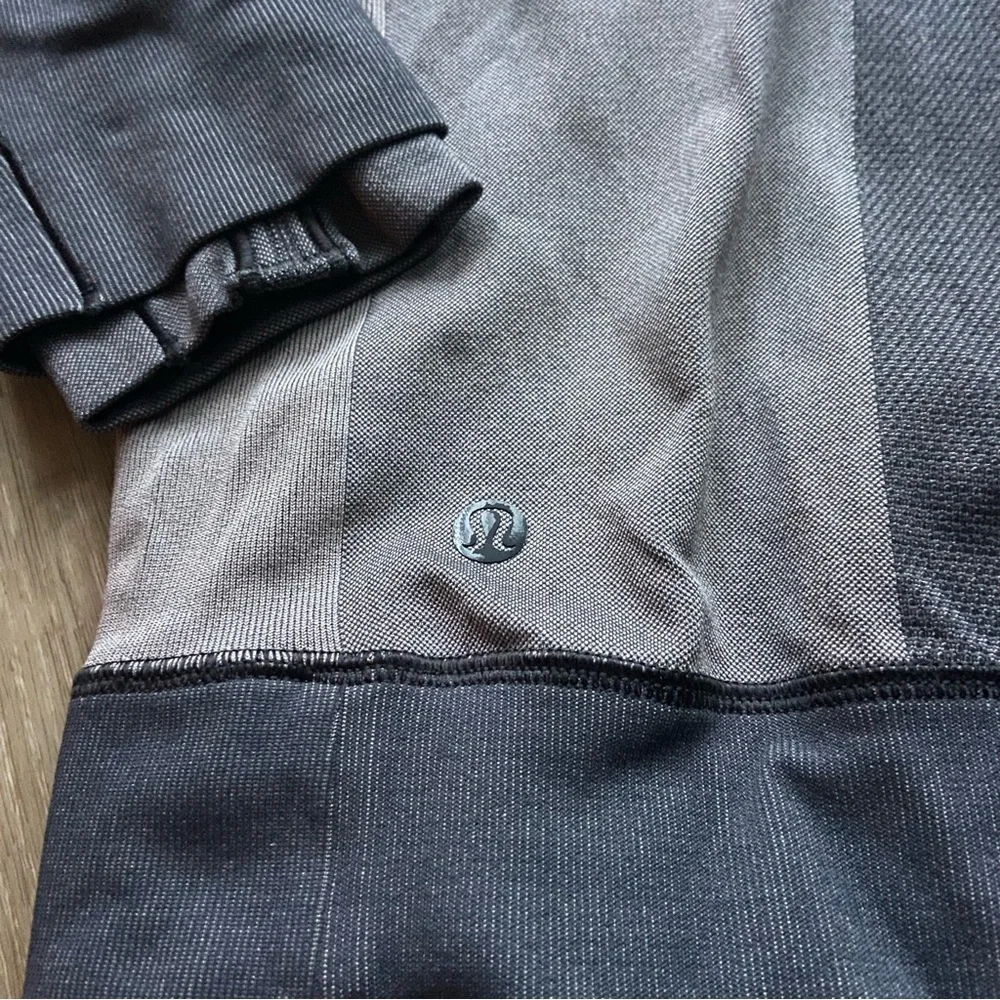 Lululemon Ebb to Train Jacket *Abstract Black / Dark Chrome size 6